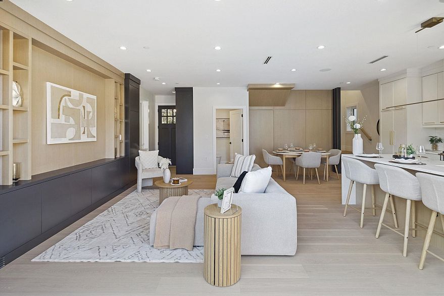 #2 2244 E 11th Avenue