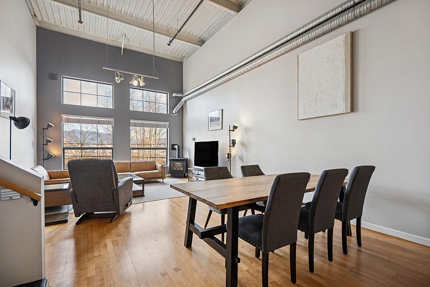 211 336 E 1st Avenue