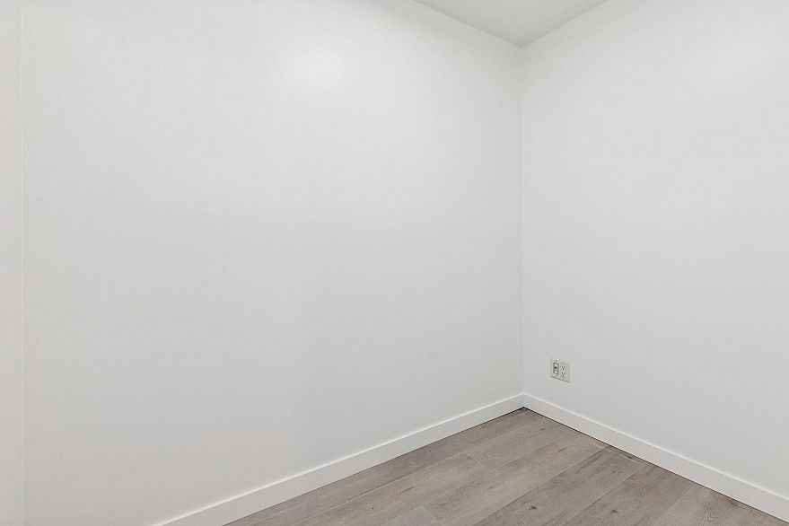 1609 688 Abbott Street