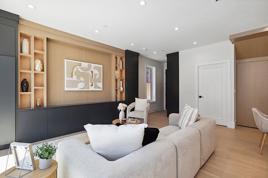 #2 2244 E 11th Avenue