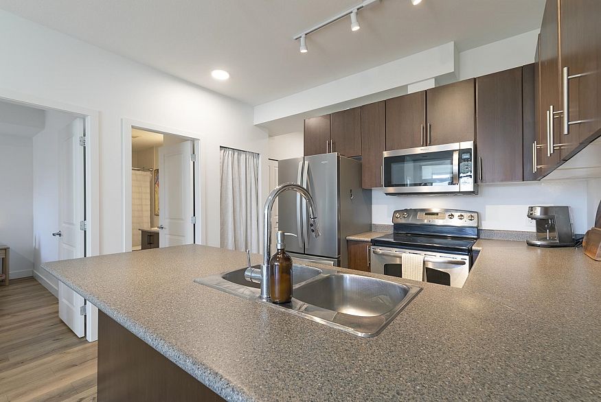 206 688 E 17th Avenue