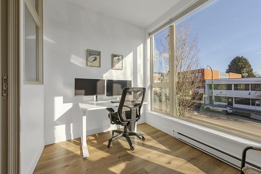 206 688 E 17th Avenue