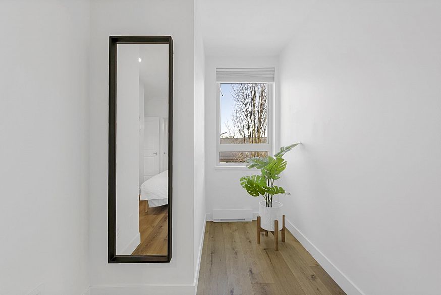 206 688 E 17th Avenue