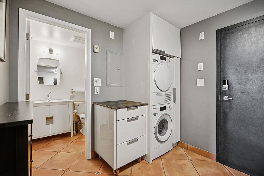 211 336 E 1st Avenue