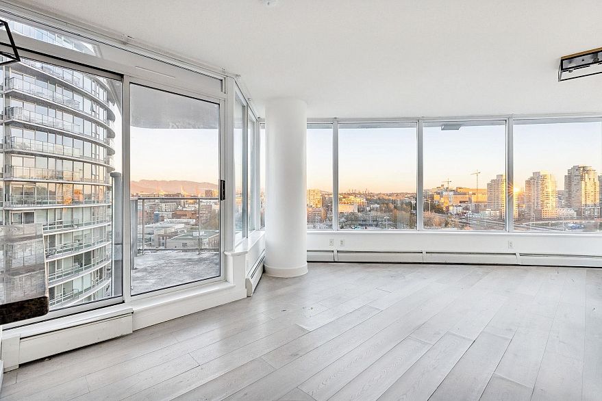 1609 688 Abbott Street