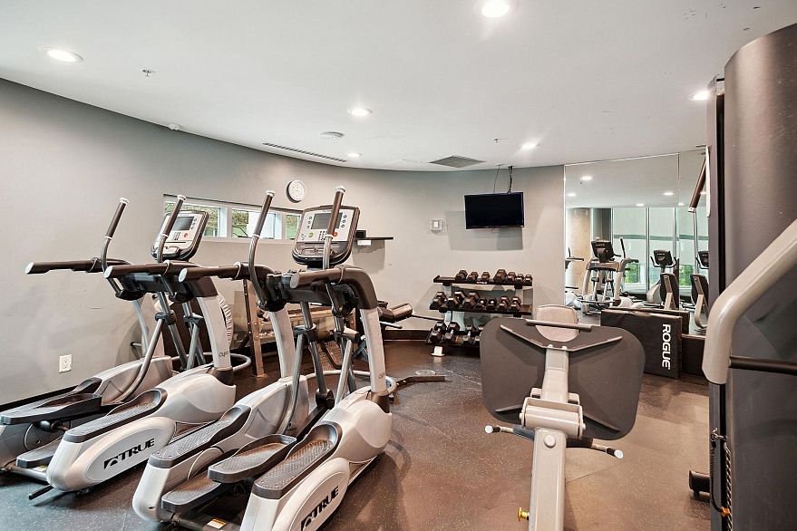 1609 688 Abbott Street