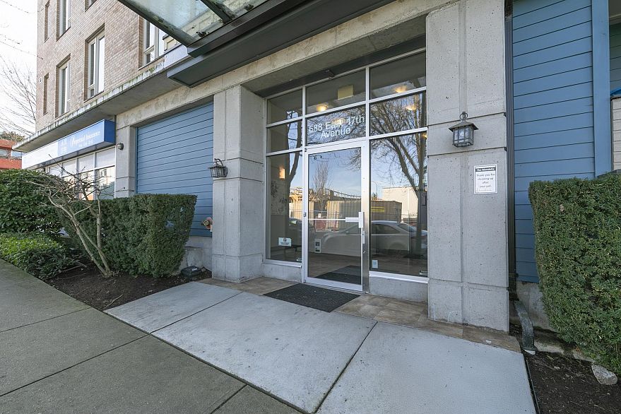 206 688 E 17th Avenue