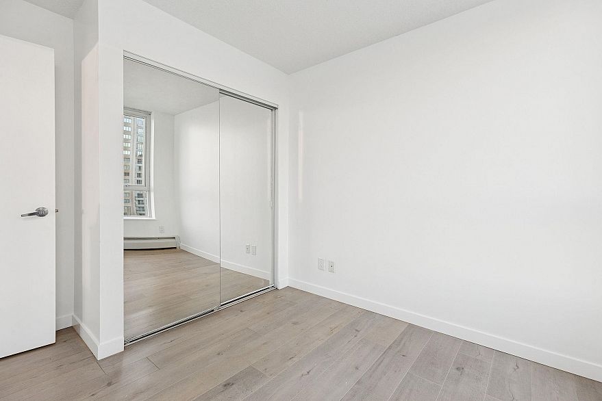 1609 688 Abbott Street