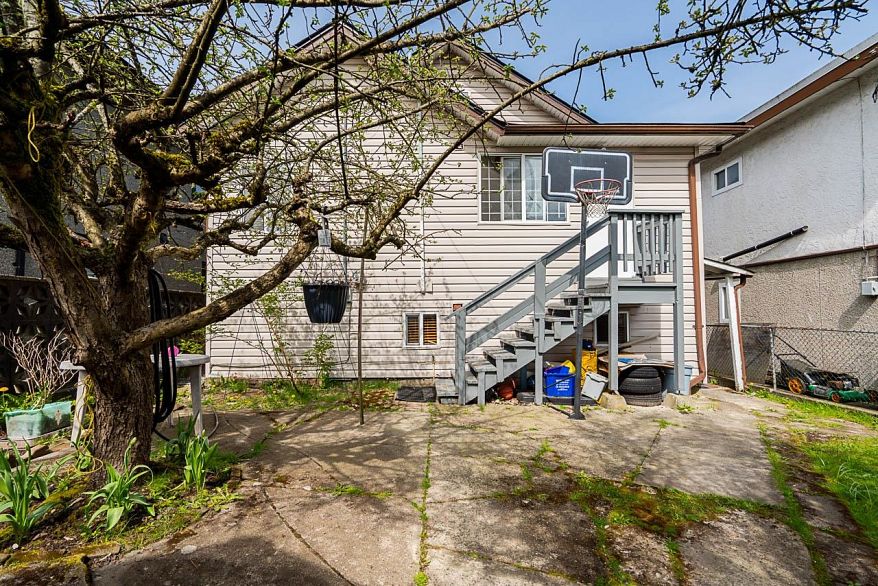 486 E King Edward Avenue