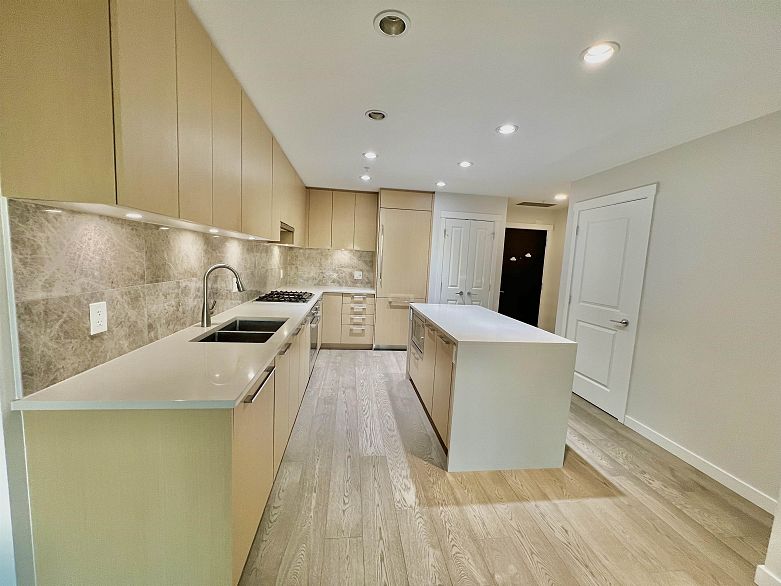 1602 3487 Binning Road