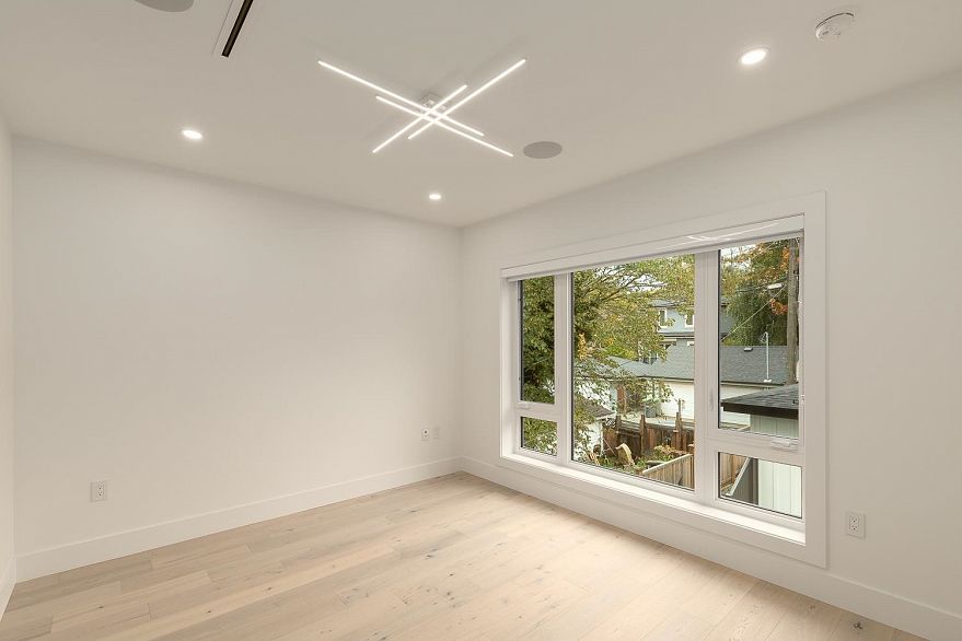 3075 Courtenay Street