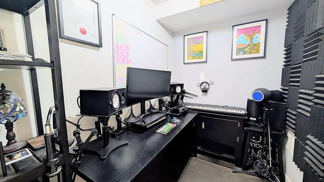 3301 233 Robson Street