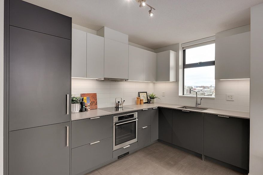 1102 66 W Cordova Street