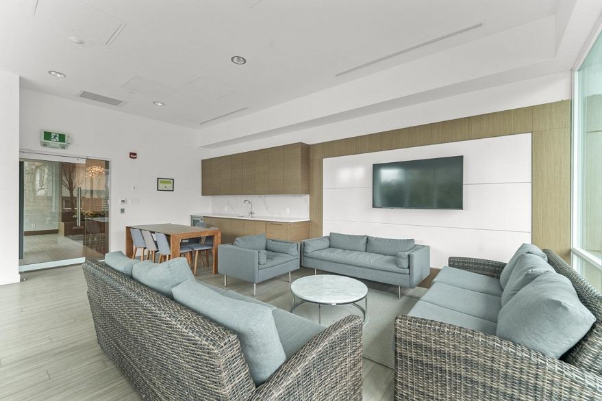 408 5693 Elizabeth Street