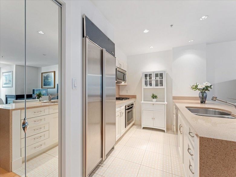 1008 590 Nicola Street