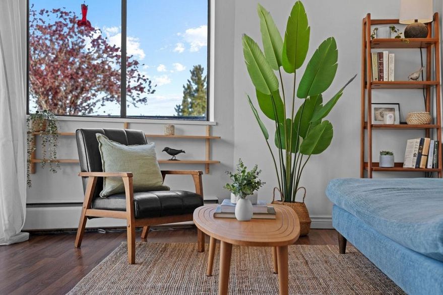 305 2330 Maple Street