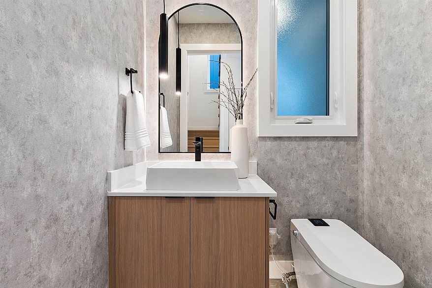 2 3536 W 14th Avenue