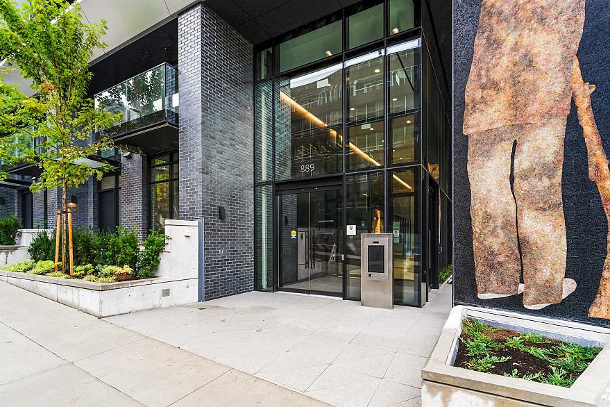 1107 889 Pacific Street