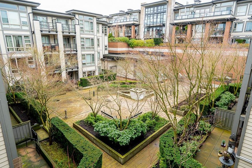 326 738 E 29th Avenue