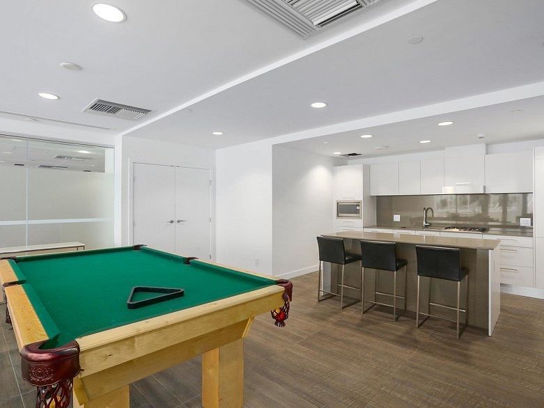 1505 4638 Gladstone Street