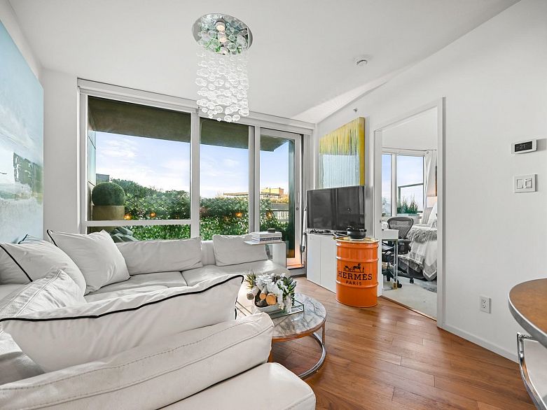 803 8555 Granville Street