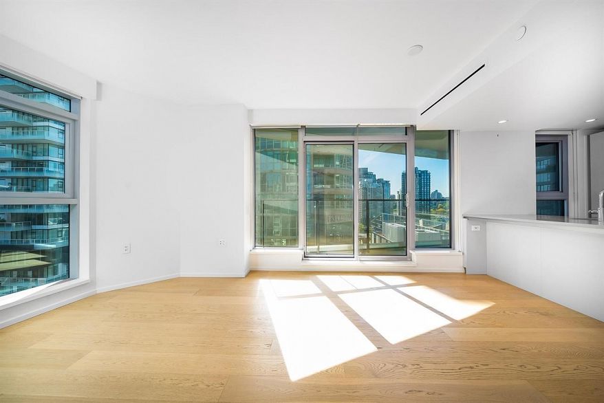 1107 889 Pacific Street