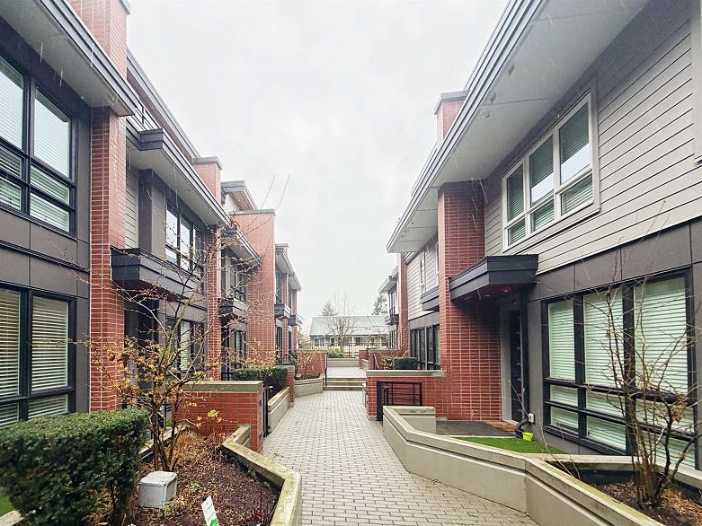 11 368 W 64th Avenue