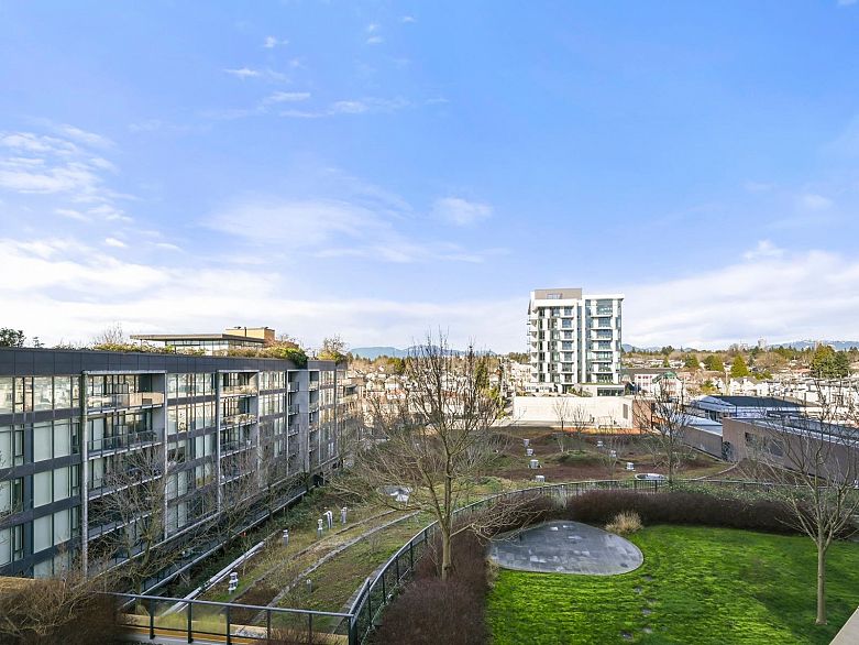 803 8555 Granville Street