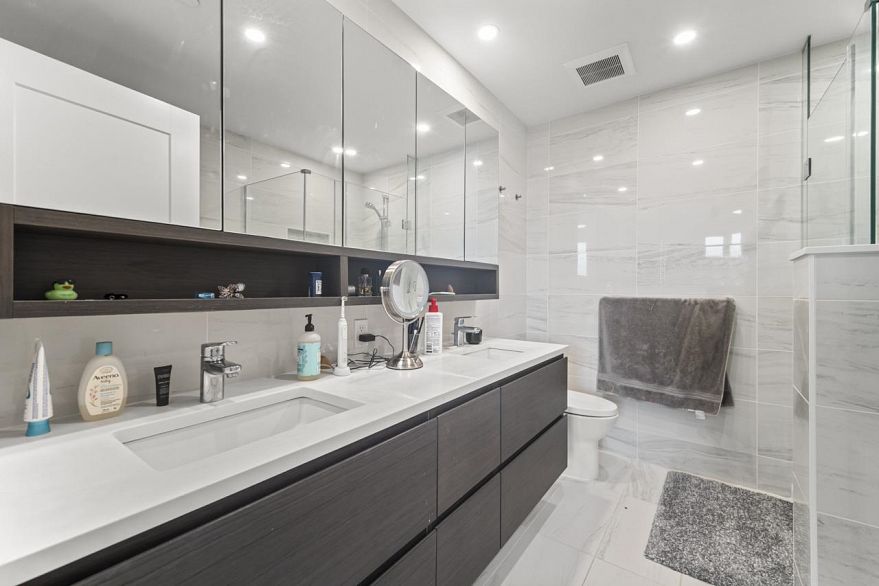 408 5693 Elizabeth Street