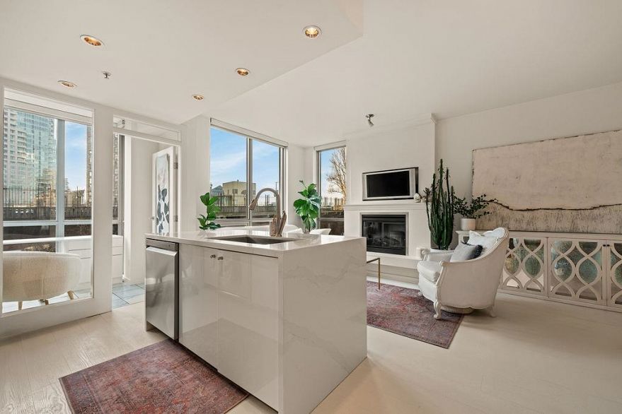 601 1005 Beach Avenue