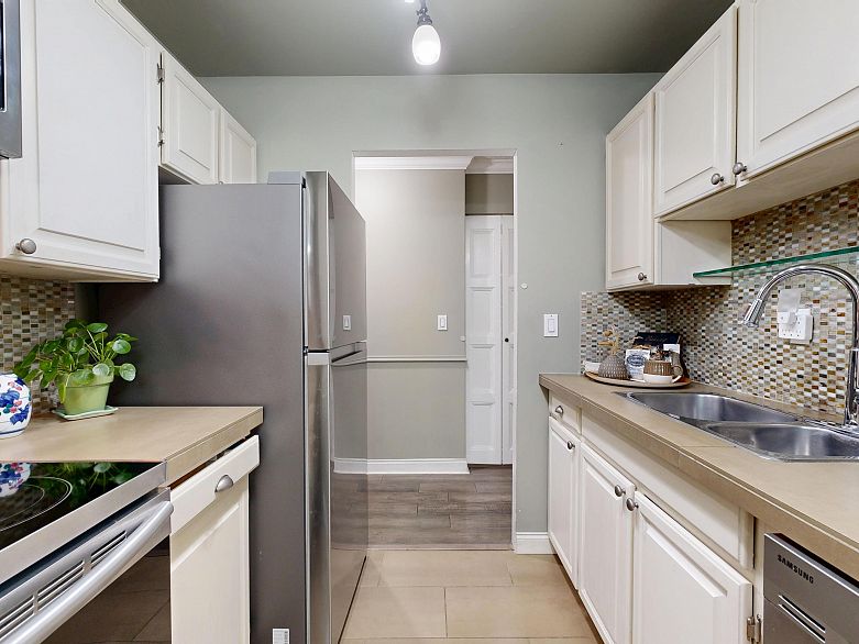 510 1405 W 15th Avenue