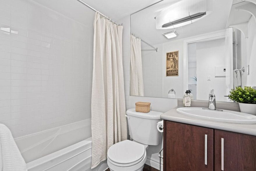 305 2330 Maple Street