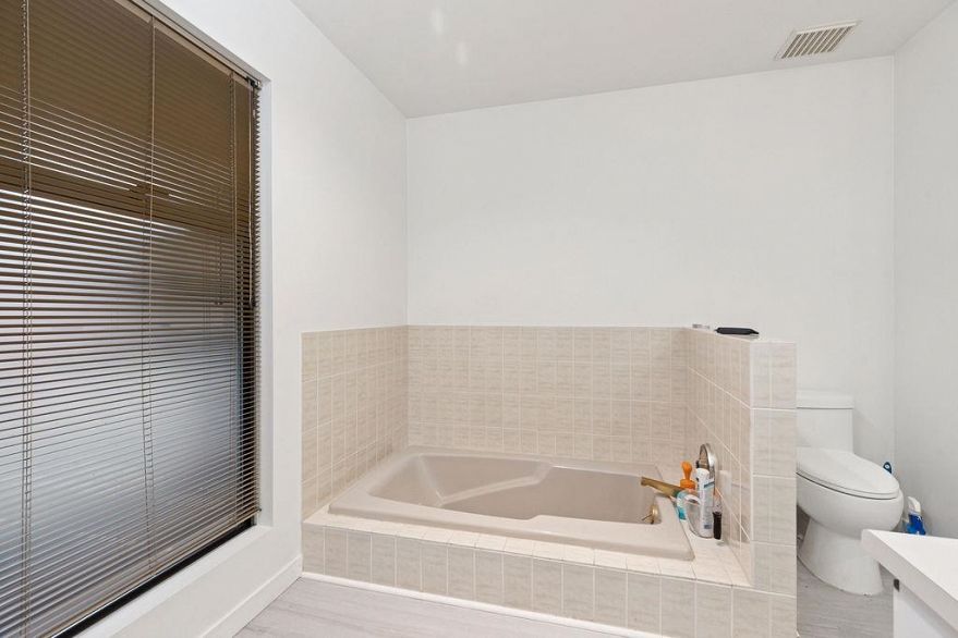 6626 Turnberry Crescent