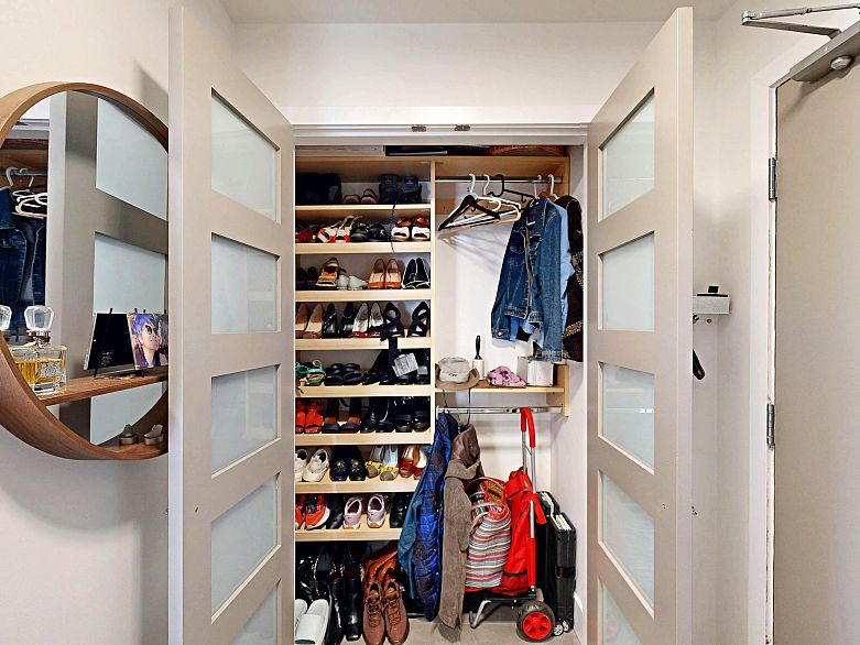 2706 1033 Marinaside Crescent