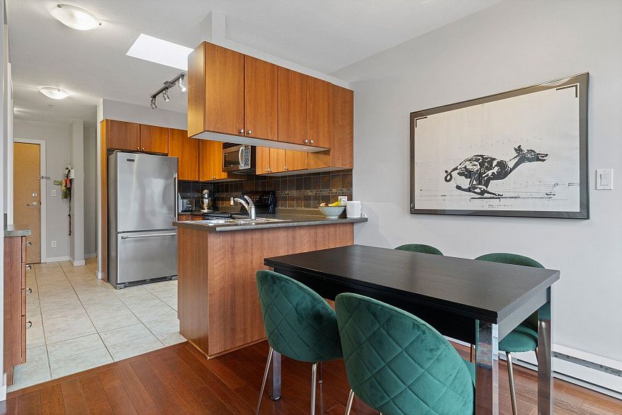 412 2891 E Hastings Street