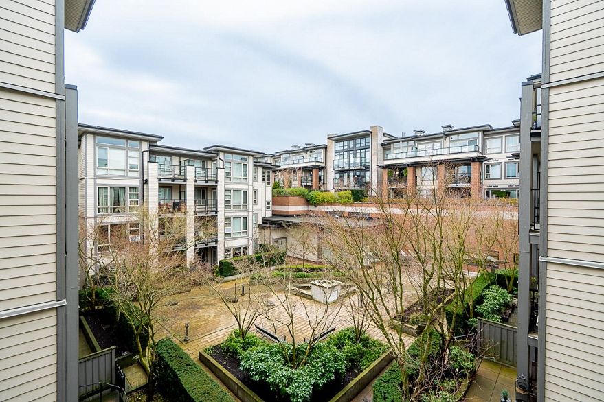 326 738 E 29th Avenue