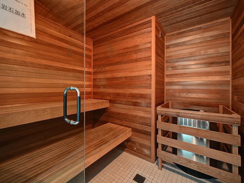 803 8555 Granville Street