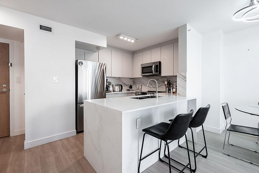 402 1003 Pacific Street