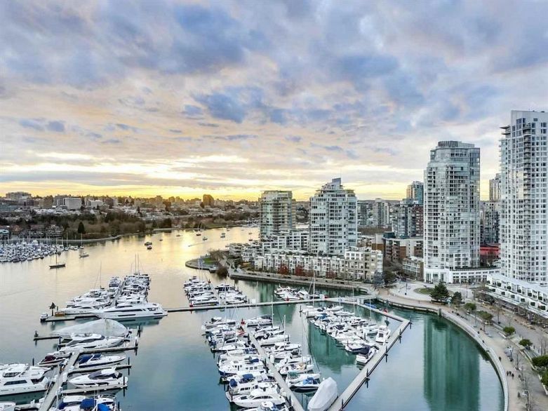 2706 1033 Marinaside Crescent