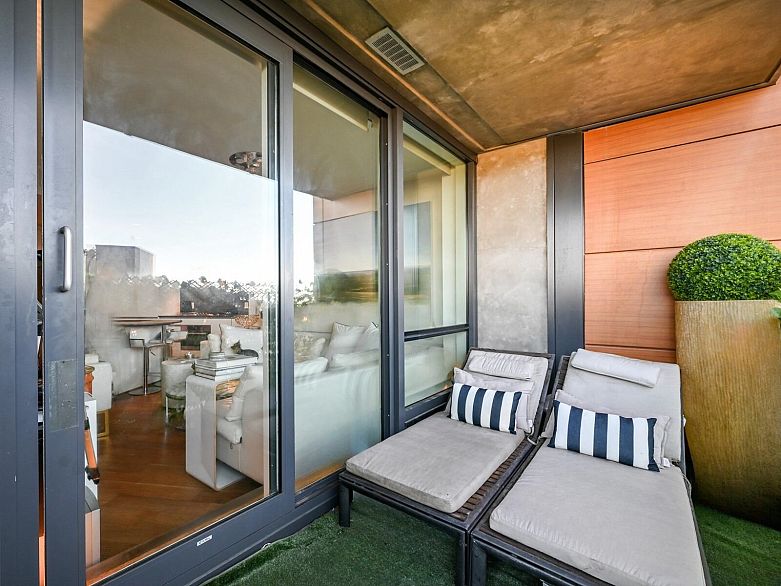 803 8555 Granville Street