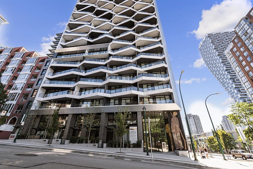 1107 889 Pacific Street