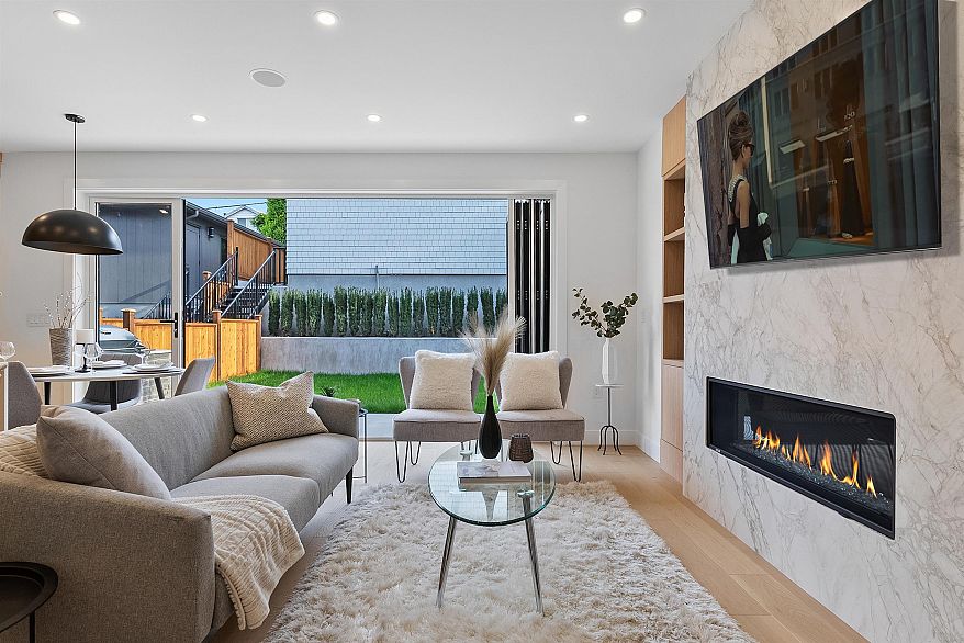 2 3536 W 14th Avenue