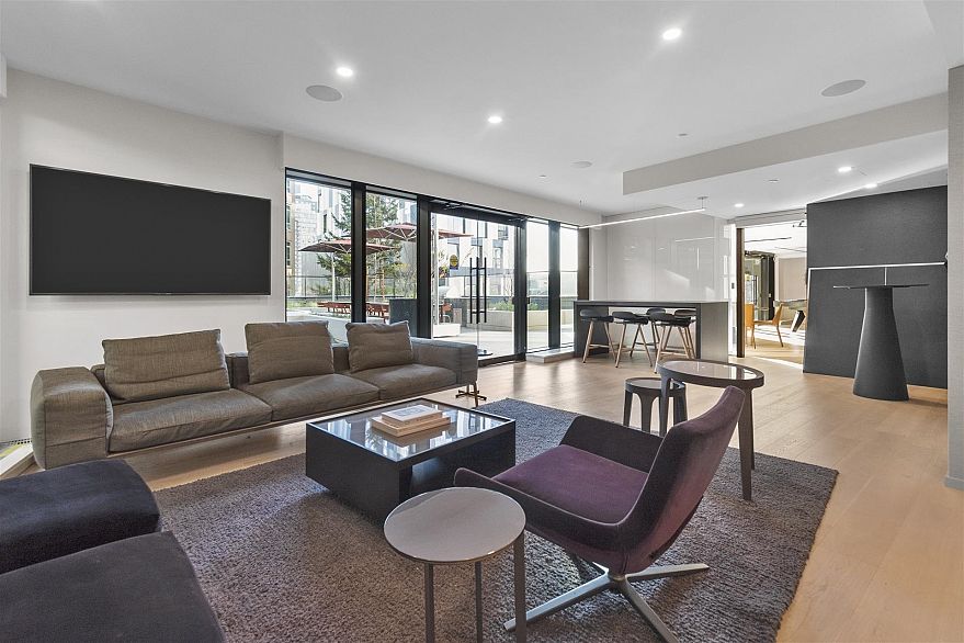 1107 889 Pacific Street