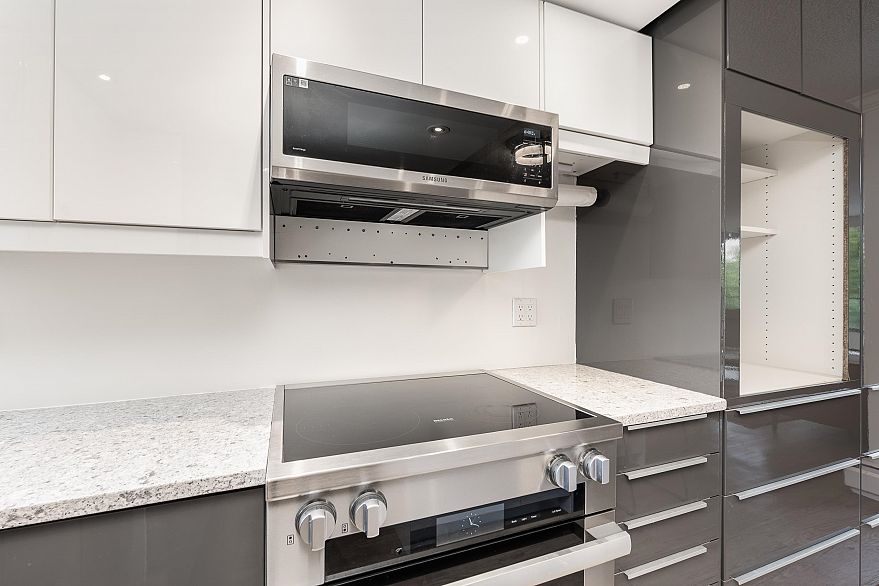 201 1995 Beach Avenue