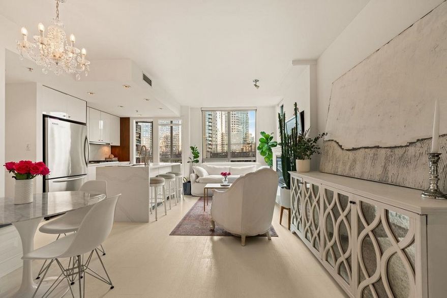 601 1005 Beach Avenue