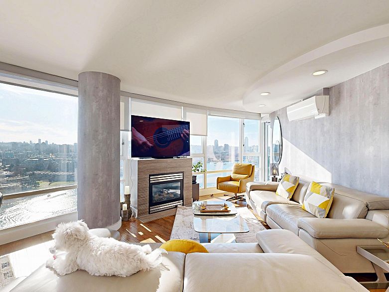 2706 1033 Marinaside Crescent