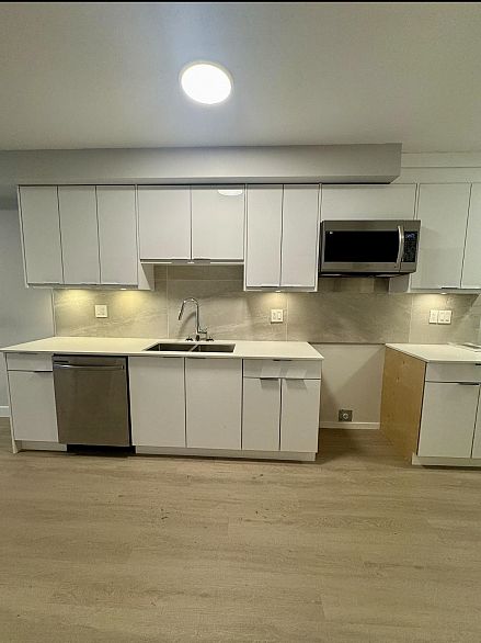 302 3050 Kingsway Road