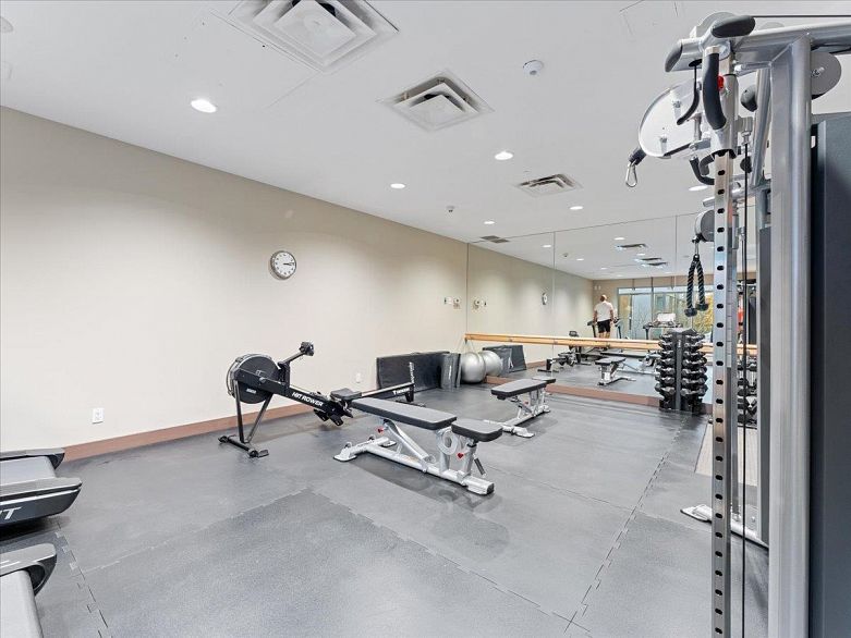 1008 590 Nicola Street