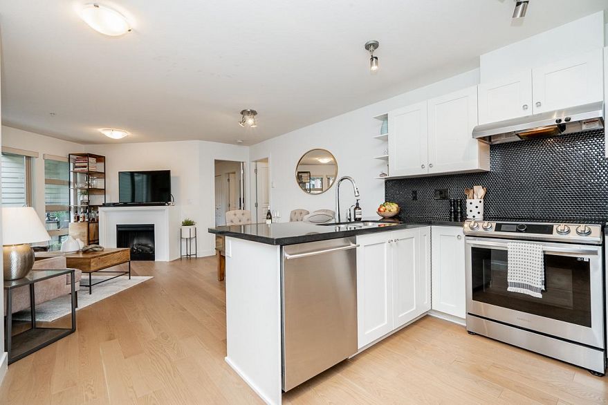 326 738 E 29th Avenue