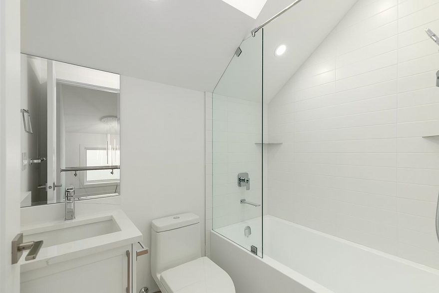 3075 Courtenay Street